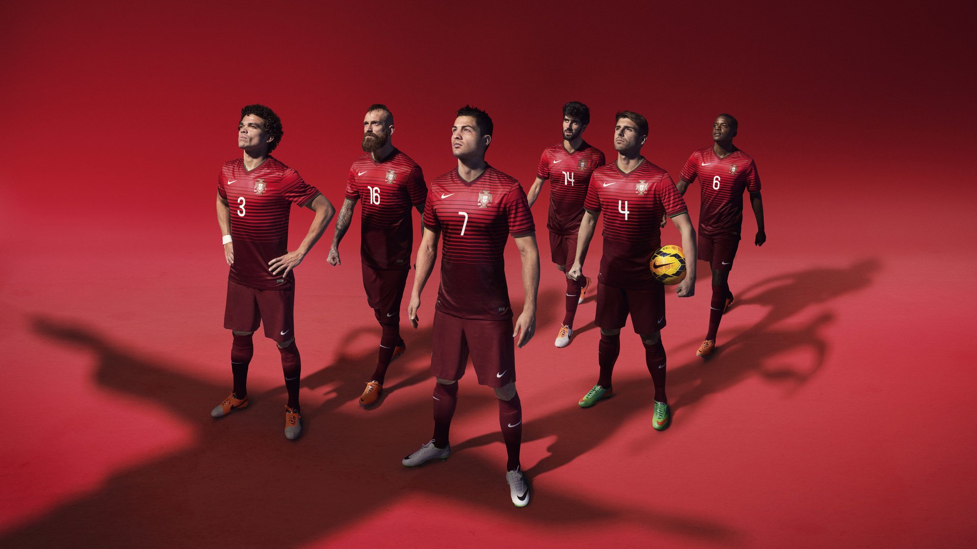 英超争冠之夜,孙兴慜如何以一人之力带动全队节奏