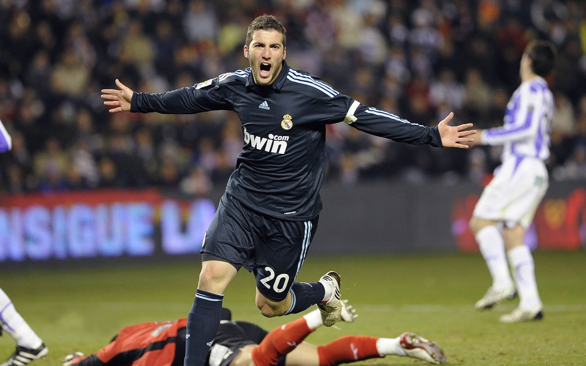 开云官网-若日尼奥一锤定音，多特蒙德逆转波兰书写欧冠新章